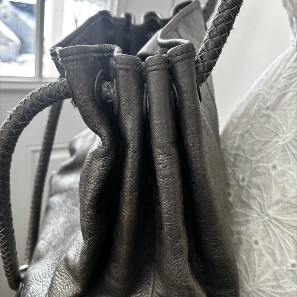 Eileen West Bag Elegant Silver Leather Tote Bag - Picture 10 of 14